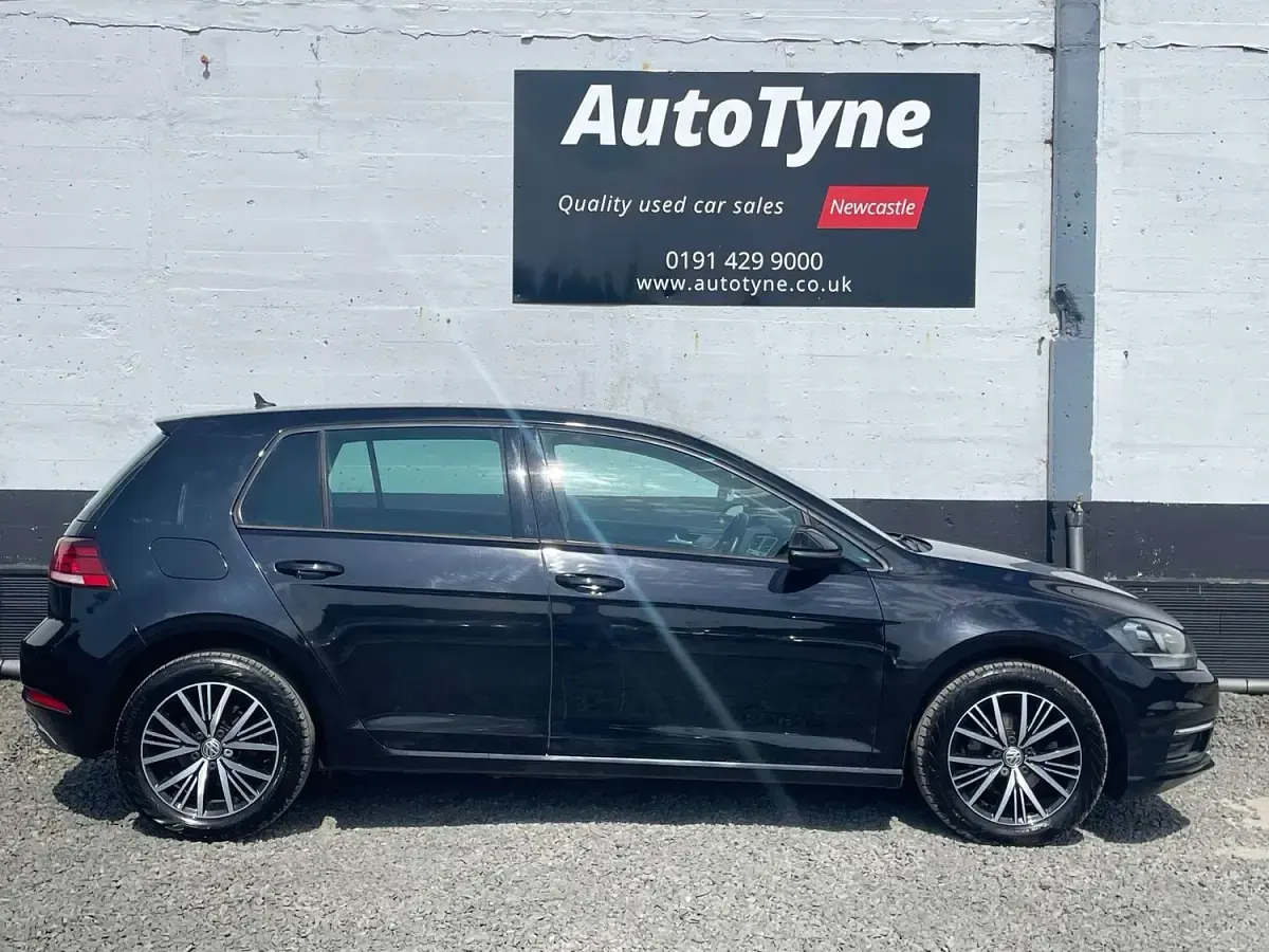 Used VW Golf VII SE 110 HP (80 kW) 2018 Black Hatchback