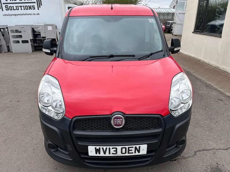 Used Fiat Doblò 2013 Red MPV
