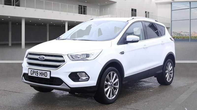 Used Ford Kuga Titanium 120 HP (88 kW) 2019 Frozen white SUV