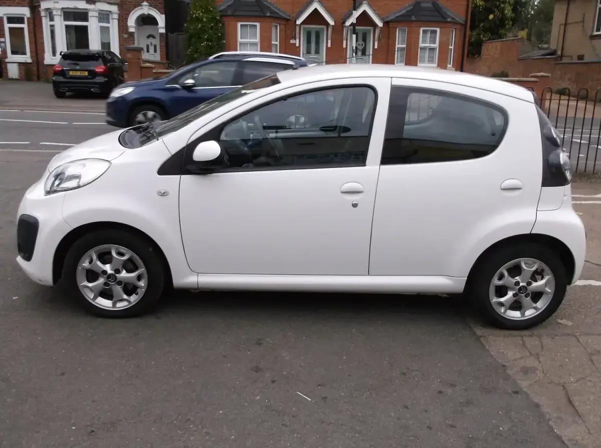 Used Citroën C1 68 HP (50 kW) 2014 White Hatchback