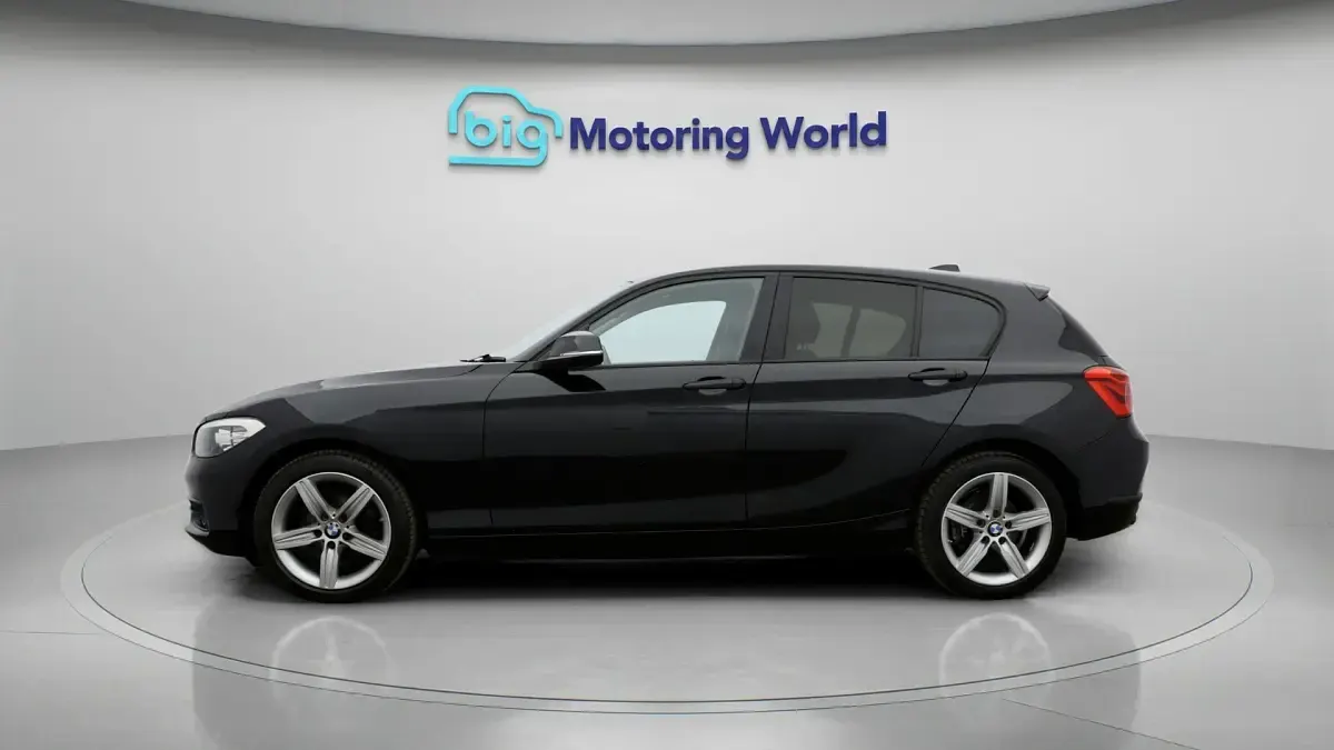 Used BMW 118 Sport Line 134 HP (98 kW) 2019 Black Hatchback