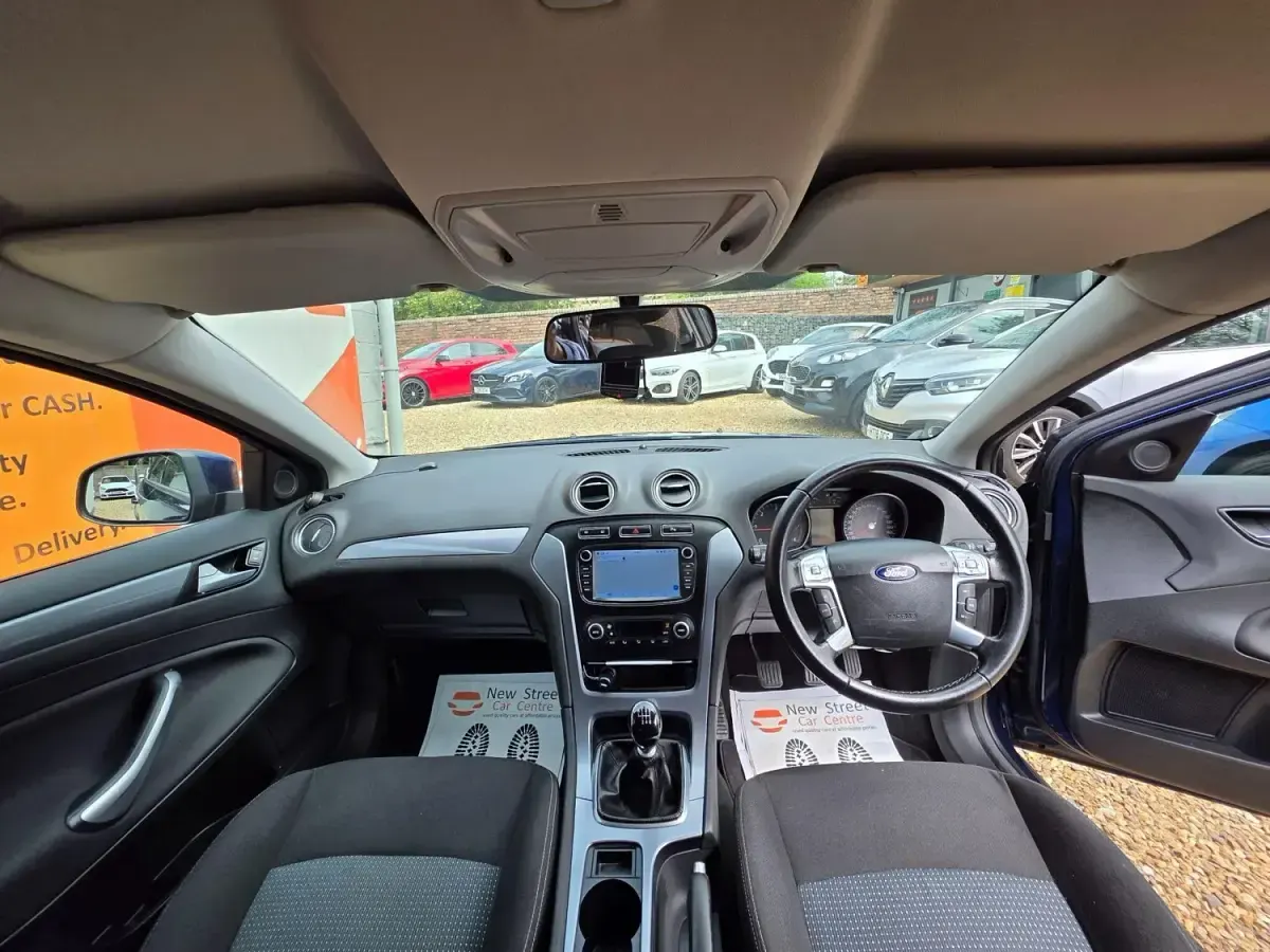 Begagnad Ford Mondeo Zetec 140 HK (102 kW) 2012 Blå Halvkombi