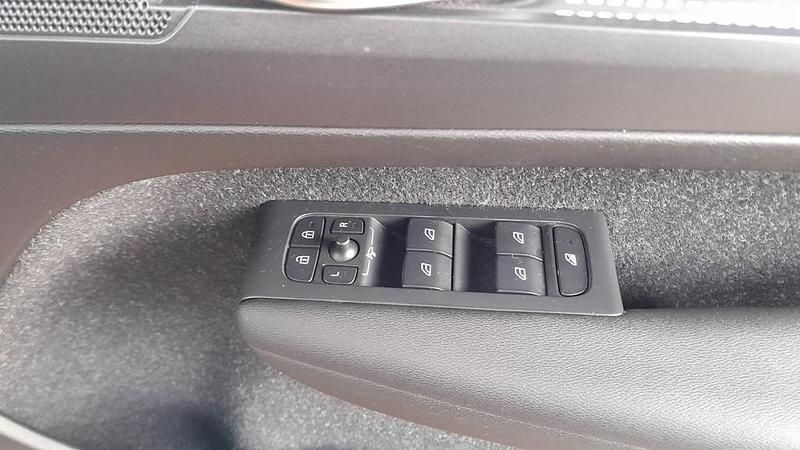 Used Volvo XC40 R-Design 150 HP (110 kW) 2019 Red SUV