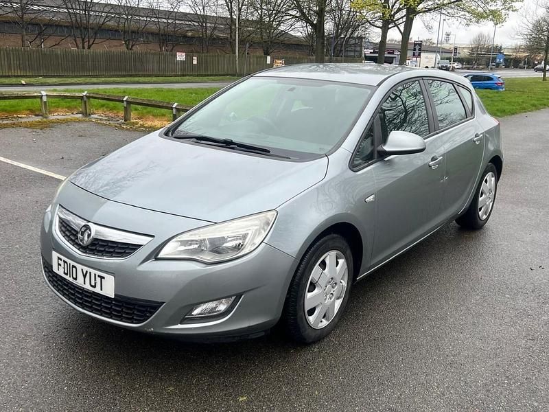 Used Vauxhall Astra 2010 Silver Hatchback