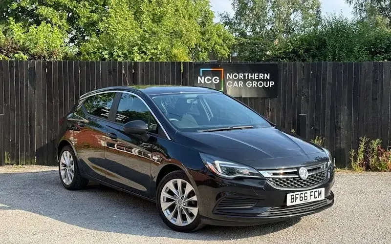 Used Vauxhall Astra Design Edition 105 HP (77 kW) 2016 Hatchback