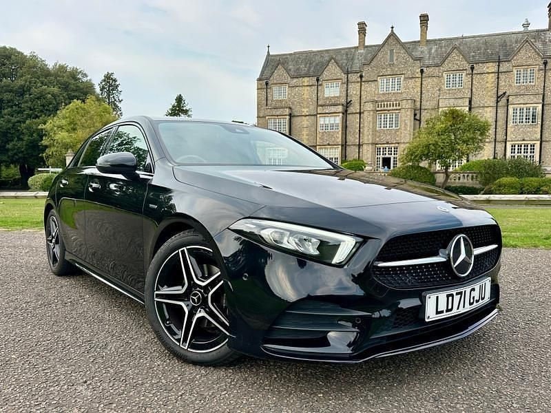 Käytetty Mercedes A200 Executive 2021 Musta Viistoperä