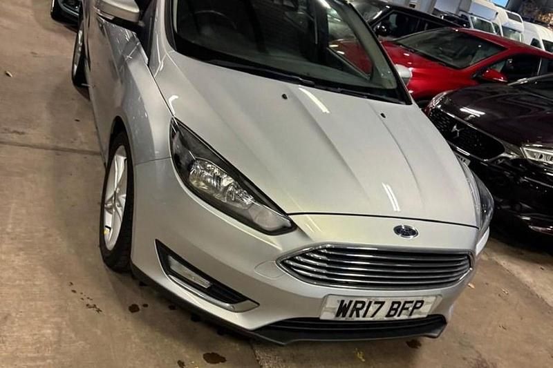 Used Ford Focus Titanium 120 HP (88 kW) 2017 Silver Estate