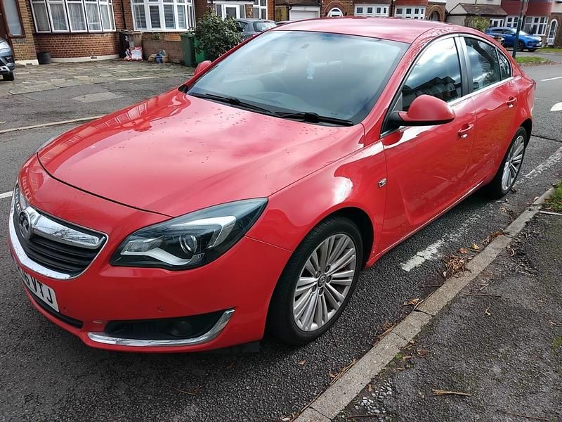 Used Vauxhall Insignia Design Edition 140 HP (102 kW) 2016 Red Hatchback