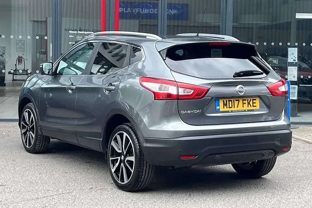 Used Nissan Qashqai Tekna 115 HP (84 kW) 2017 Grey SUV