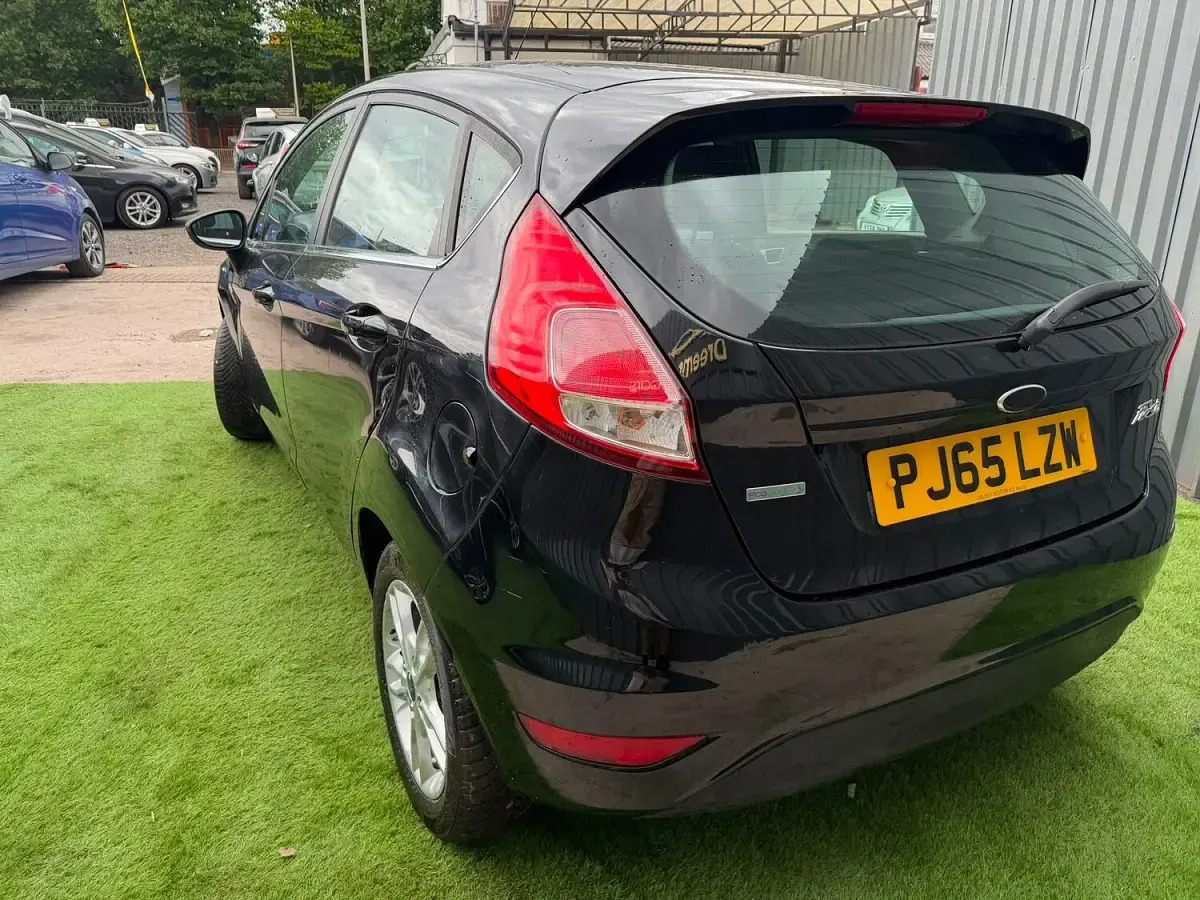 Used Ford Fiesta Zetec 100 HP (73 kW) 2015 Black Hatchback