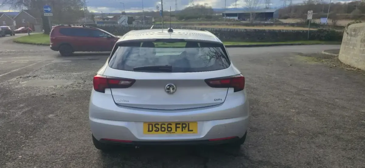 Used Vauxhall Astra SRi 136 HP (100 kW) 2016 Silver Hatchback