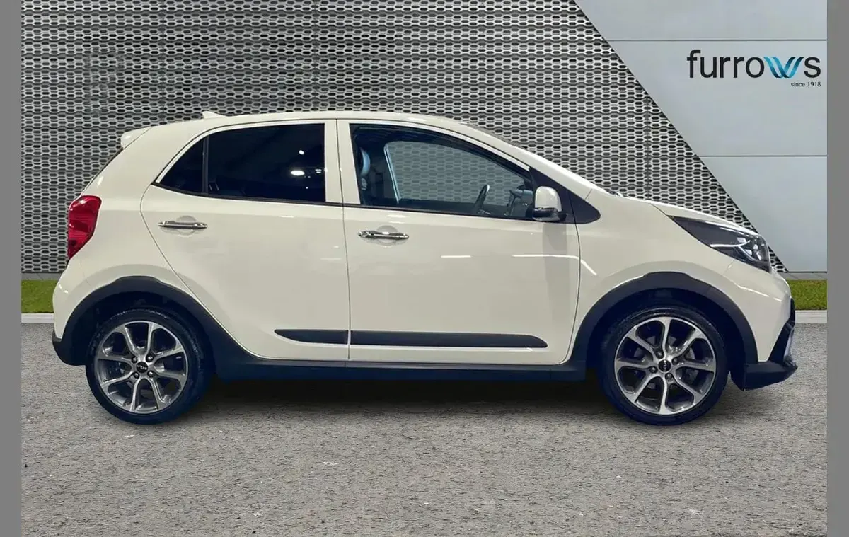 Used Kia Picanto X-Line 65 HP (47 kW) 2024 White Hatchback