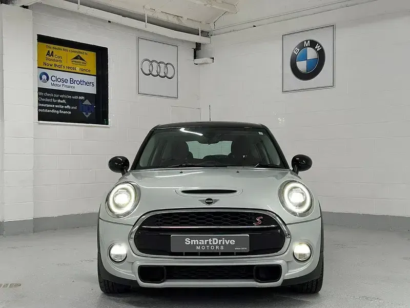 Begagnad Mini Cooper S 2018 Silver Halvkombi