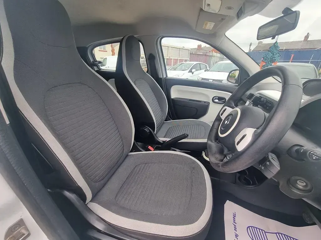 Usado Renault Twingo Play 70 HP (51 kW) 2016 Branco Citadino