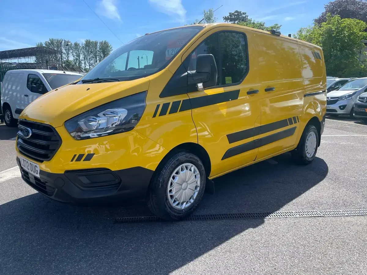 Used Ford Transit Custom 130 HP (95 kW) 2022 Yellow Van