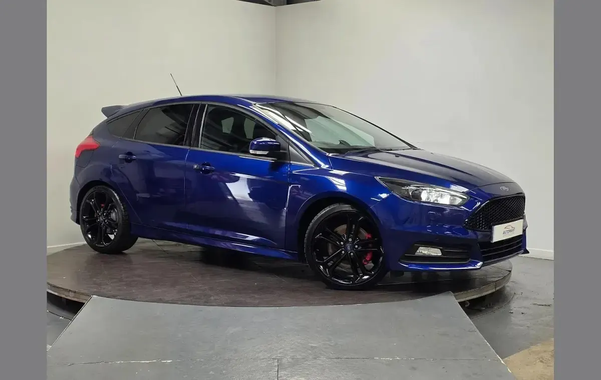 Used Ford Focus ST 247 HP (181 kW) 2017 Blue Hatchback