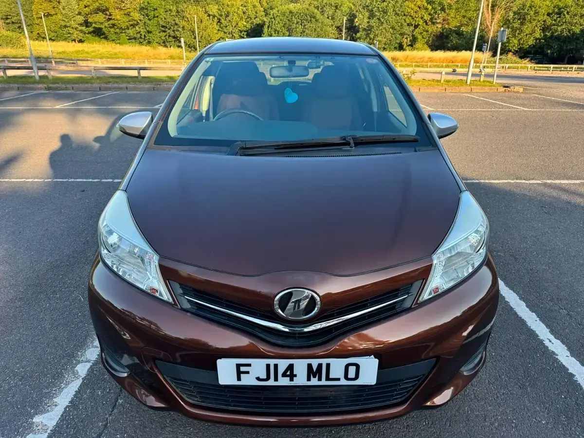 Used Toyota Yaris 2014 Brown Hatchback