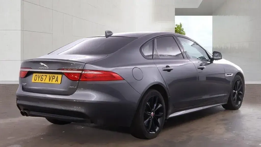 Usado Jaguar XF R-Sport 180 HP (132 kW) 2017 Cinzento Sedan