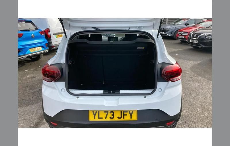 Used Dacia Sandero Expression 90 HP (66 kW) 2023 White SUV