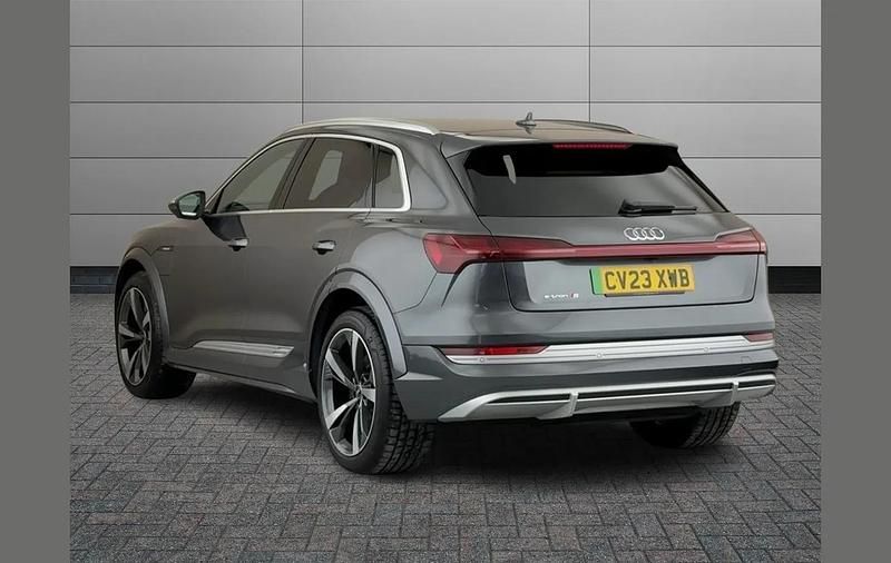 Used Audi e-tron Advanced 369 kW (503 HP) 2023 Grey SUV