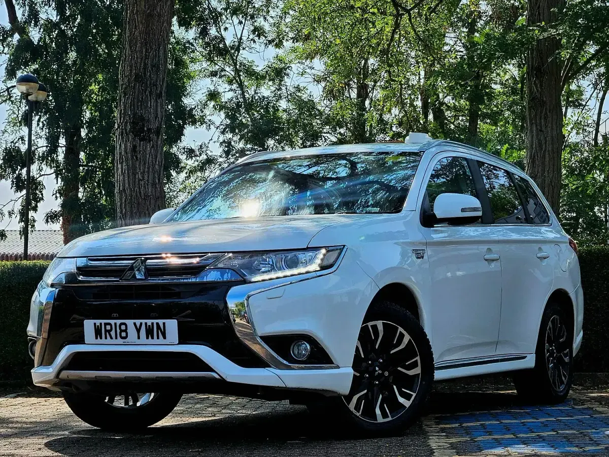 Used Mitsubishi Outlander P-HEV 2018 White