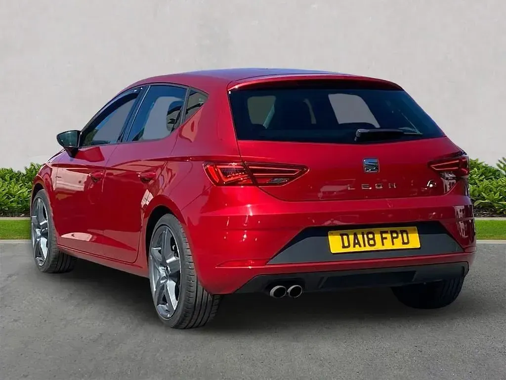 Begagnad Seat Leon FR 125 HK (91 kW) 2018 Röd Halvkombi