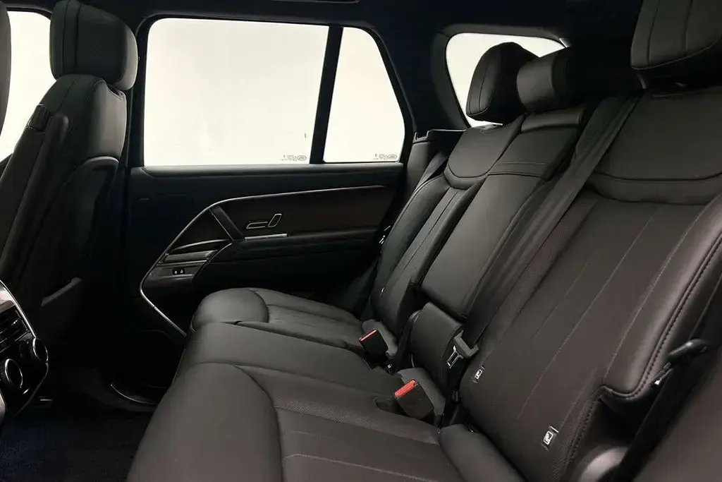 Used Land Rover Range Rover SE 296 HP (217 kW) 2024 Black SUV
