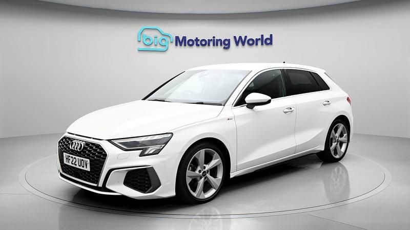 Begagnad Audi A3 S-Line 148 HK (108 kW) 2022 Vit Sedan