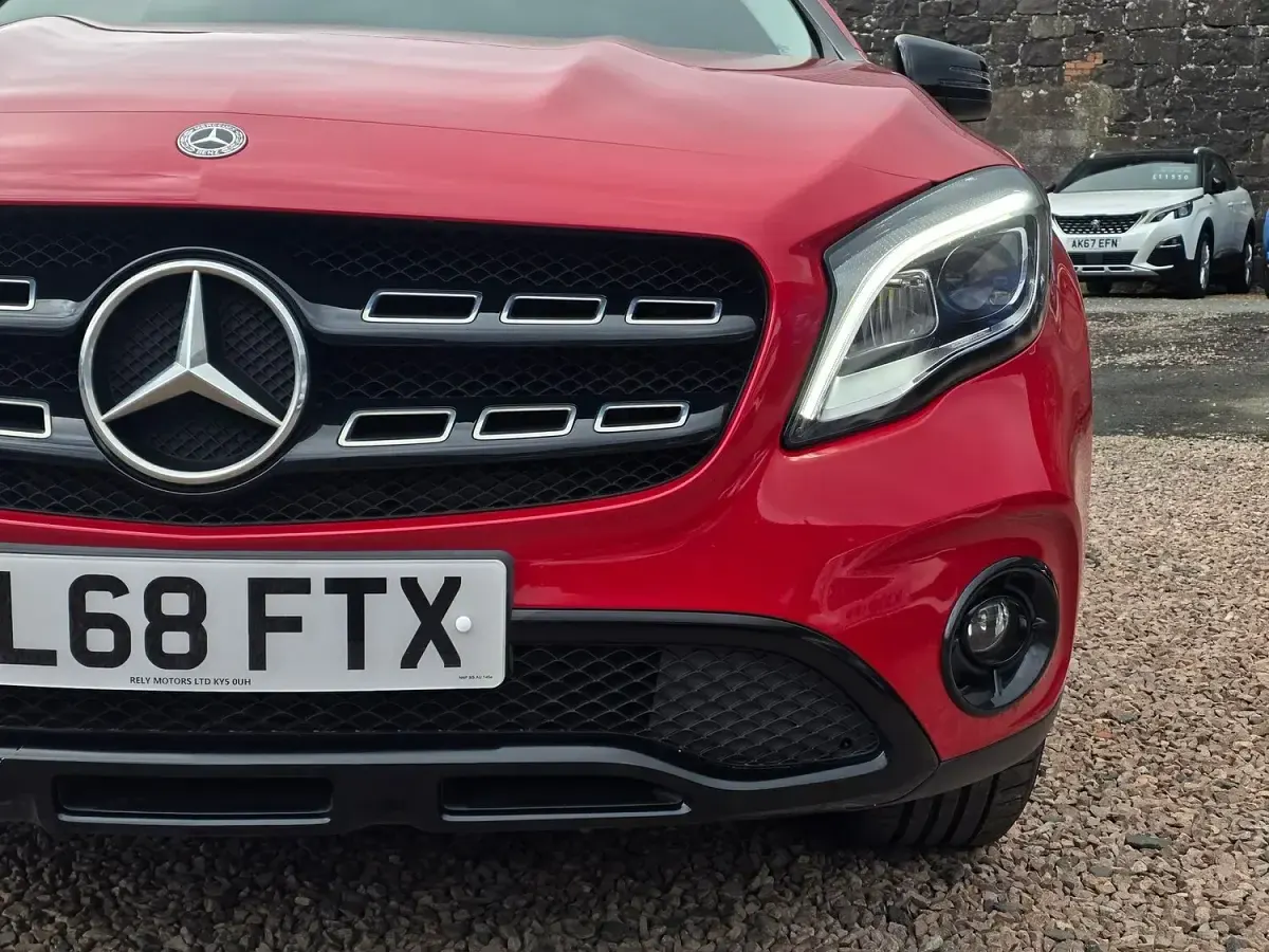 Used Mercedes GLA180 Urban 122 HP (89 kW) 2018 Beige SUV