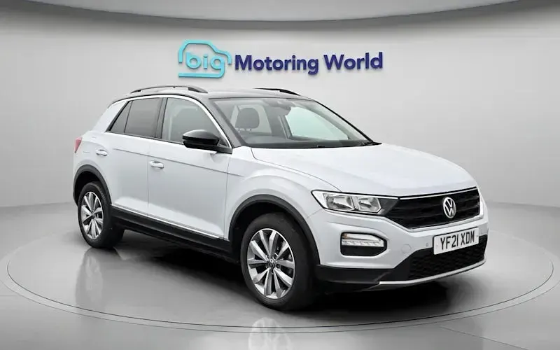 Usado VW T-Roc Design 110 HP (80 kW) 2021 Prateado SUV