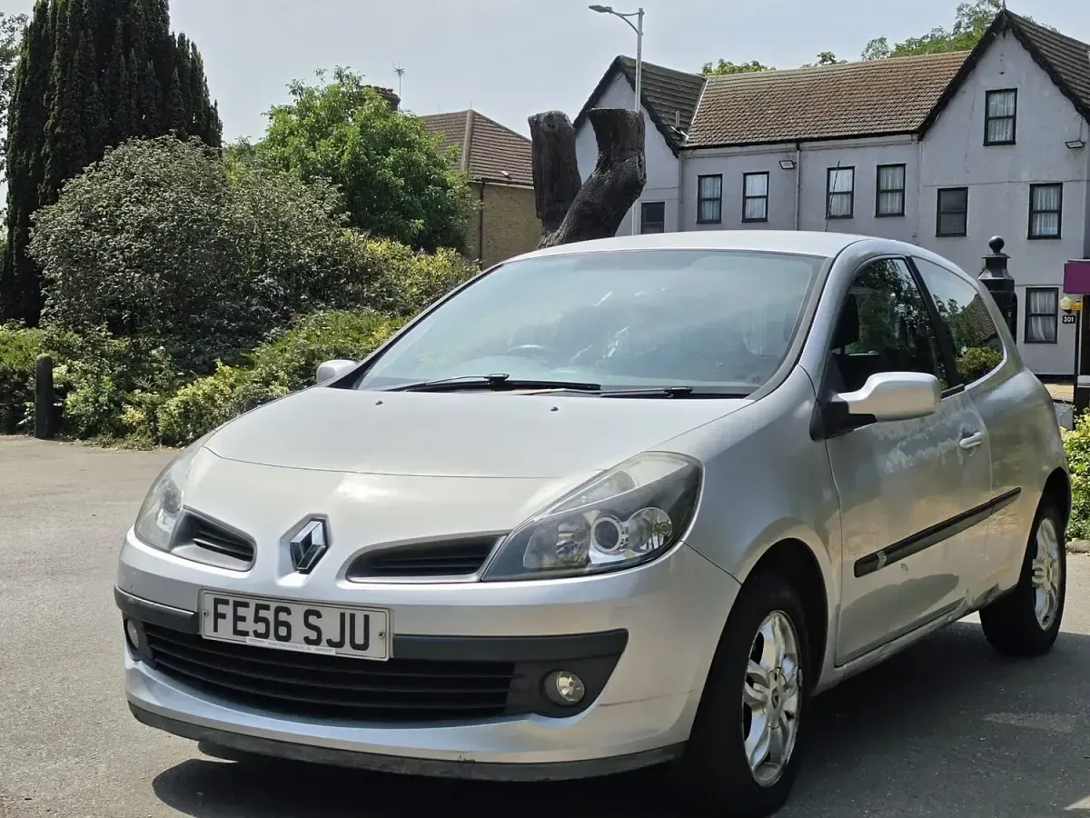 Used Renault Clio Dynamique 2006 Silver Hatchback