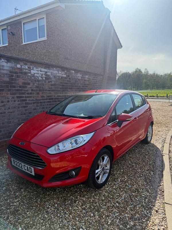 Usado Ford Fiesta Zetec 2014 Vermelho Citadino