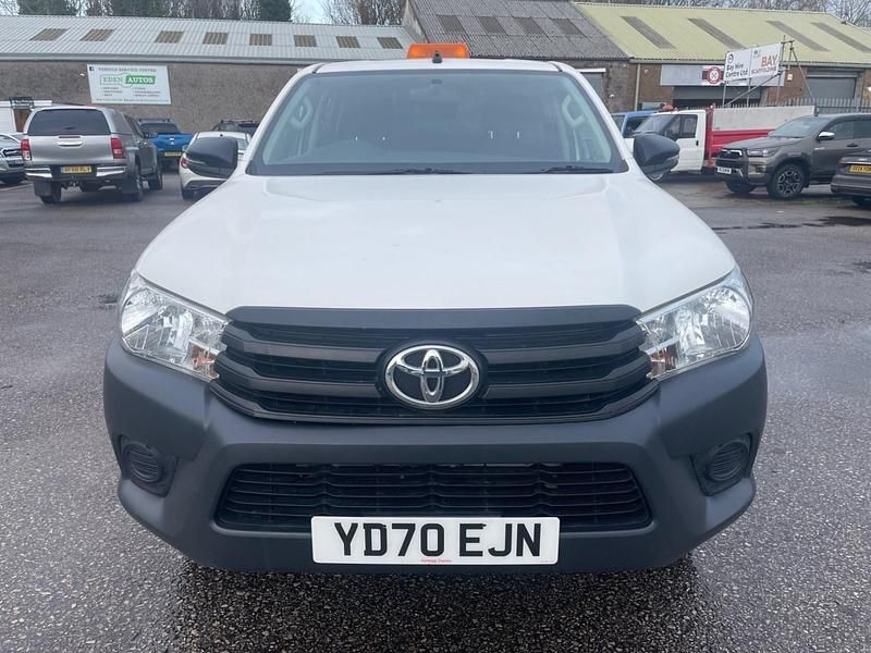 Używany Toyota HiLux Active 150 KM (110 kW) 2020 Biały Pickup