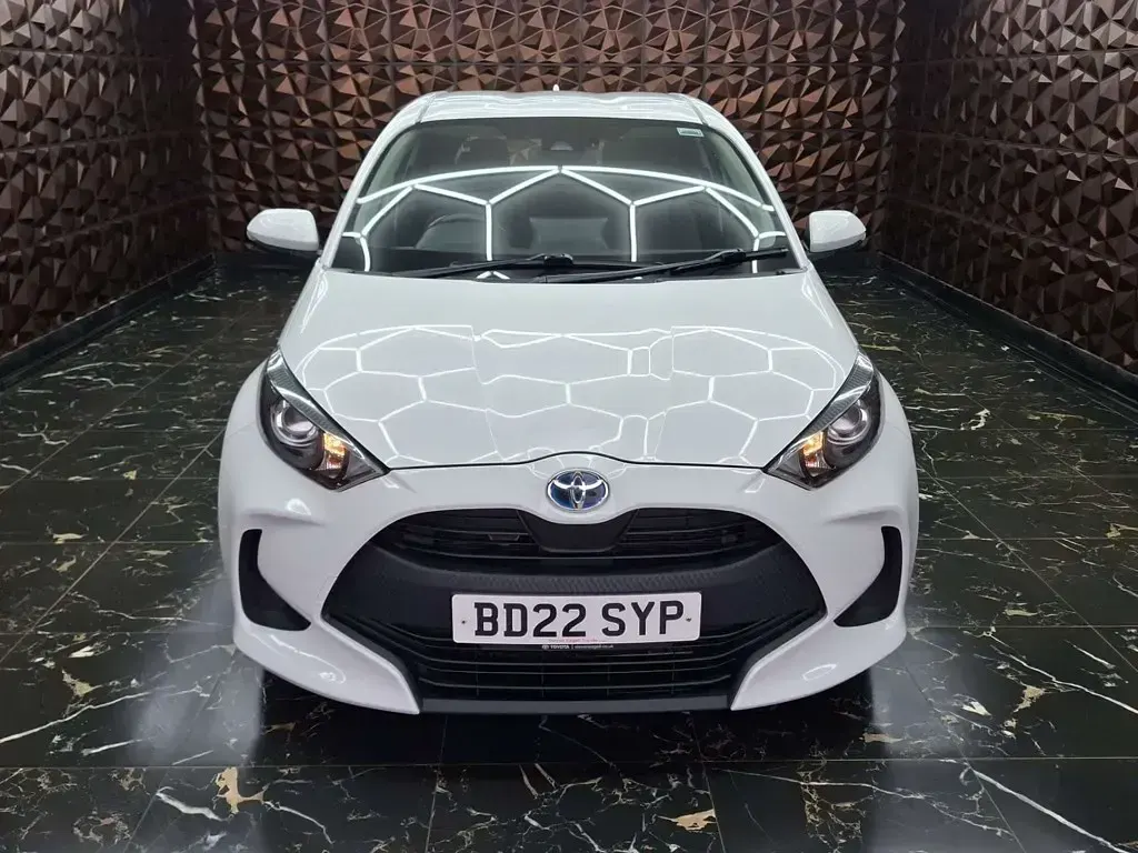 Used Toyota Yaris 91 HP (66 kW) 2022 White Hatchback