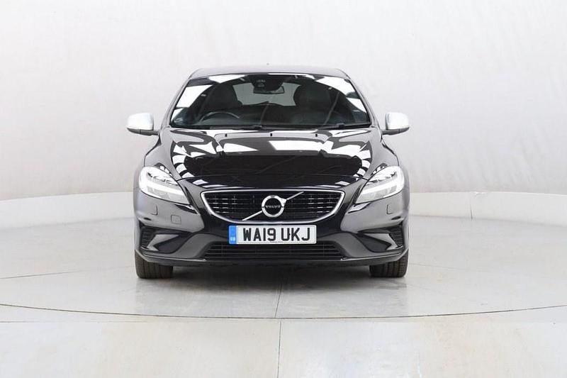 Used Volvo V40 R-Design Pro 152 HP (111 kW) 2019 Black Hatchback