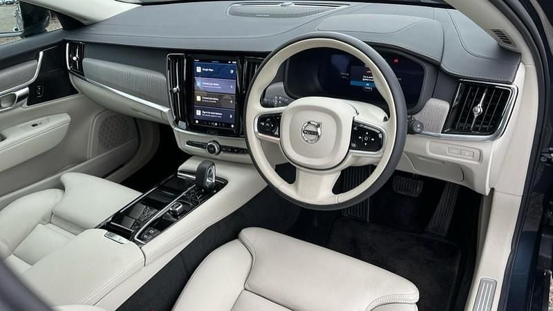 Used Volvo V90 Plus 350 HP (257 kW) 2025 Blue Estate