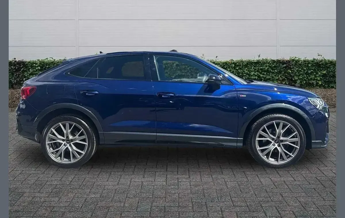 Used Audi Q3 Black Edition 150 HP (110 kW) 2024 Blue SUV