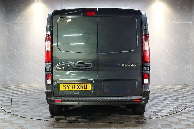 Used Renault Trafic 150 HP (110 kW) 2022 Grey MPV