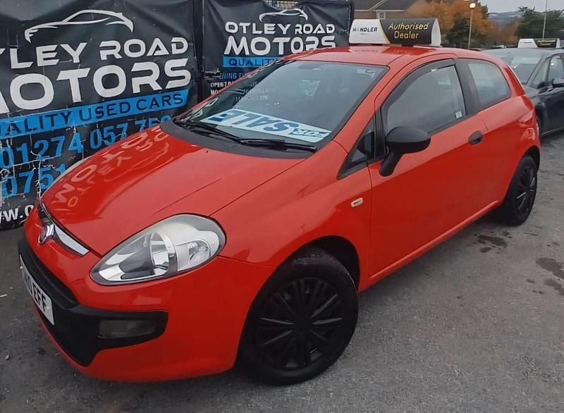 Red Used 2010 Fiat Punto Evo Active Hatchback | £1,695 (Fair price) - Image 1/4