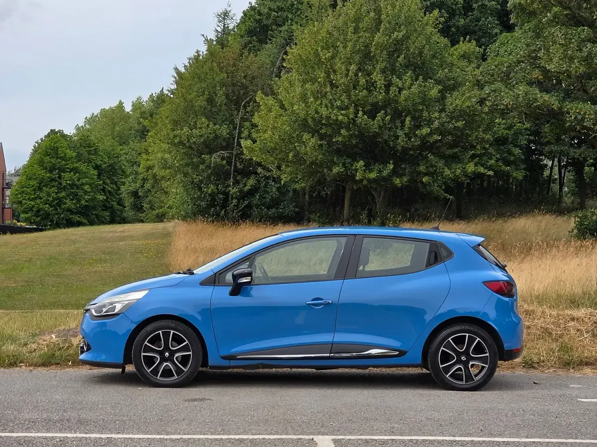 Used Renault Clio Dynamique 90 HP (66 kW) 2014 Blue Hatchback