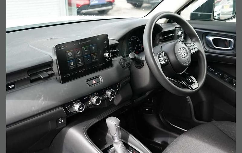 Second-hand Honda HR-V Elegance 128 CP (94 kW) 2023 Alb SUV