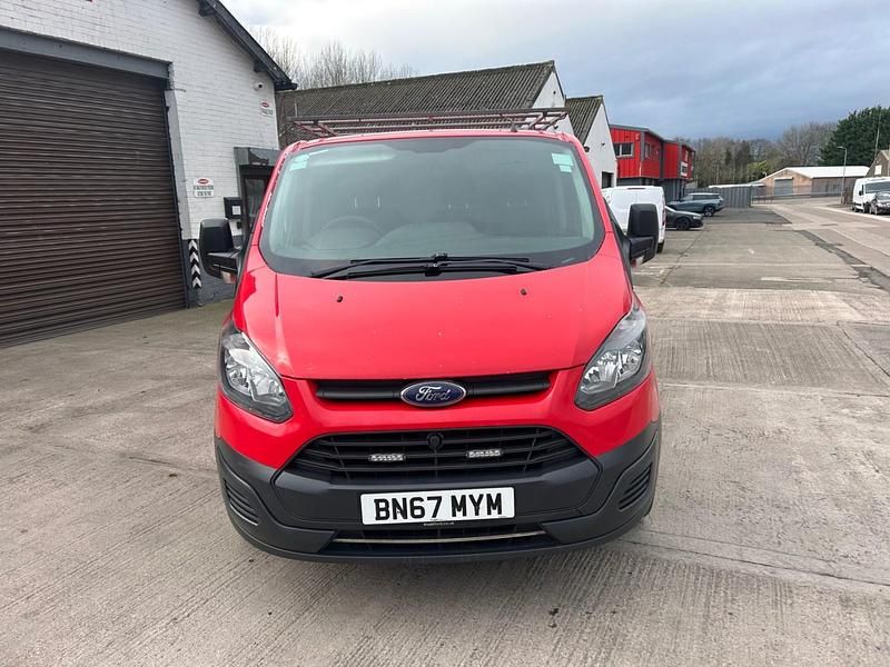 Used Ford Transit Custom 105 HP (77 kW) 2017 Red Van
