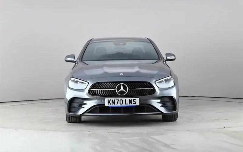 Usado Mercedes E300 AMG line 306 HP (225 kW) 2023 Sedan