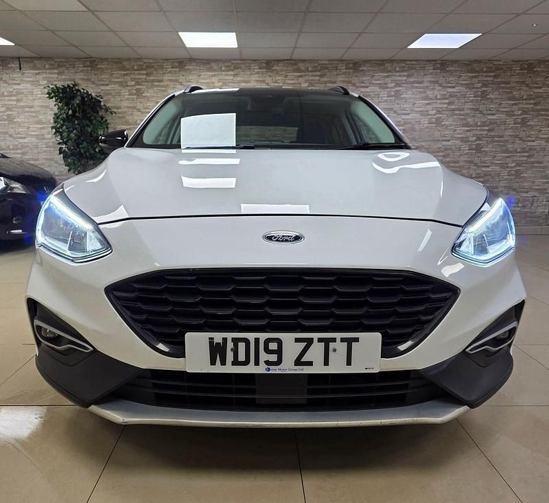 Begagnad Ford Focus Active 2019 Vit Halvkombi