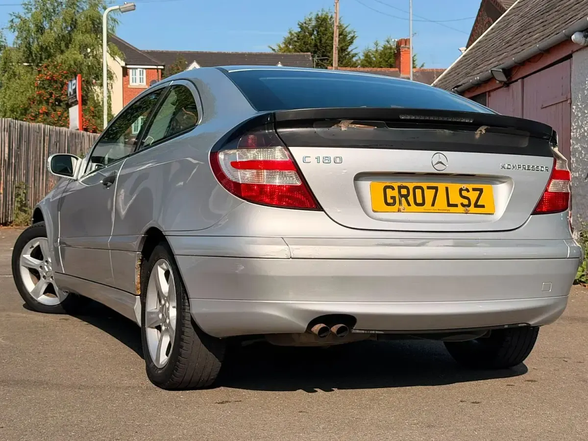Used Mercedes C180 SE 143 HP (105 kW) 2007 Silver Coupe