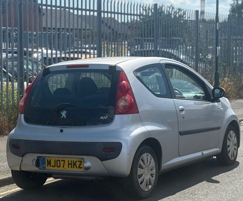 Image 2/4