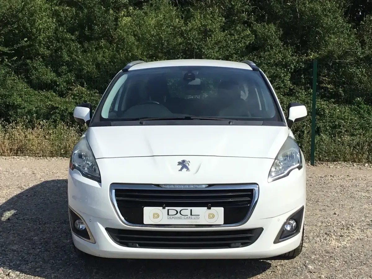 Used Peugeot 5008 Active 120 HP (88 kW) 2015 White MPV