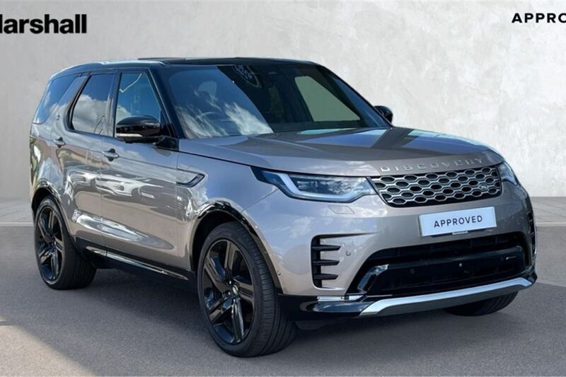 Metallic lantau bronze Used 2023 Land Rover Discovery 5 SUV | £54,669 (A bit pricey) - Image 1/4