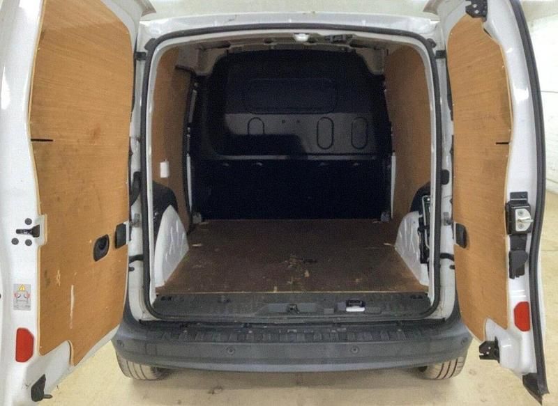 Used Nissan NV250 Acenta 2020 White Van