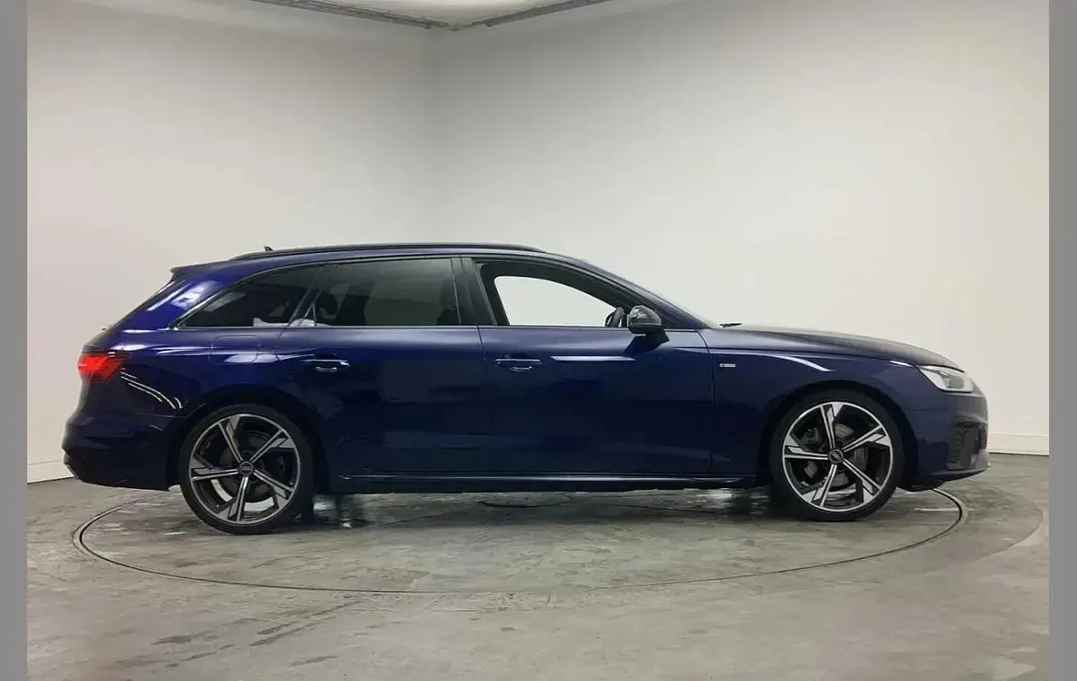 Used Audi A4 Black Edition 147 HP (108 kW) 2022 Blue Estate